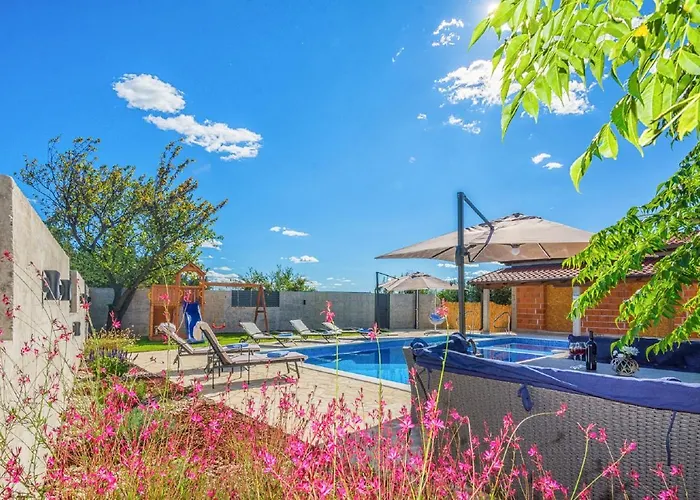 Tower With Private Pool, Sauna And Quads *