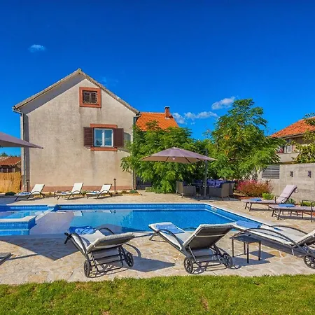 Tower With Private Pool, Sauna And Quads Smilcic