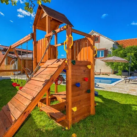 Tower With Private Pool, Sauna And Quads Vila Smilcic