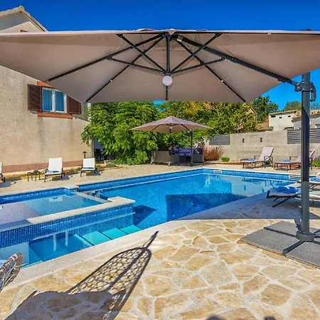 Tower With Private Pool, Sauna And Quads Smilcic