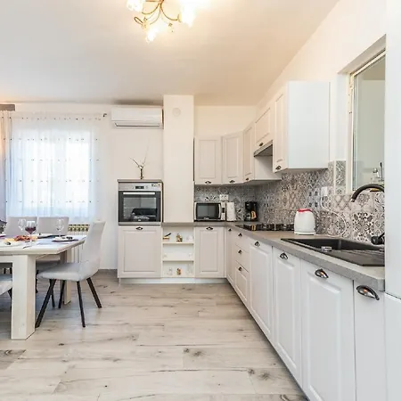 Tower With Private Pool, Sauna And Quads Vila
