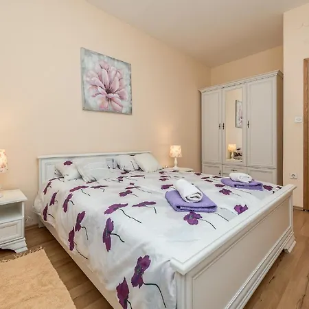 Tower With Private Pool, Sauna And Quads Smilcic