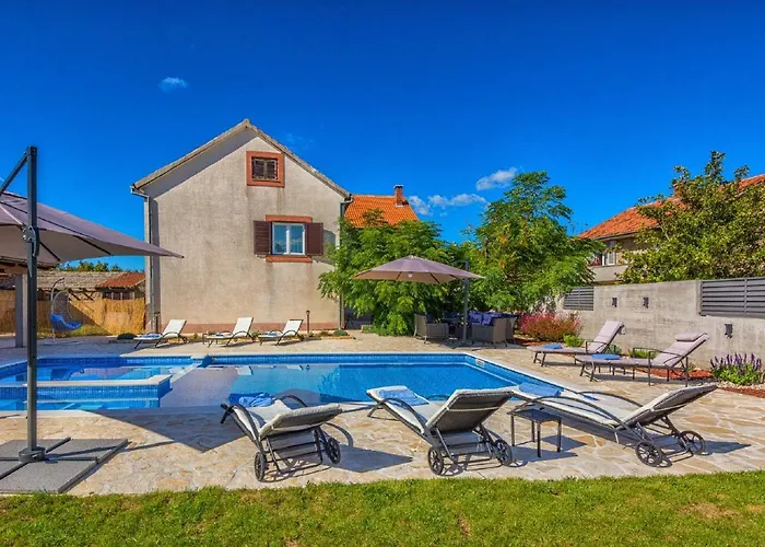 Tower With Private Pool, Sauna And Quads Smilcic