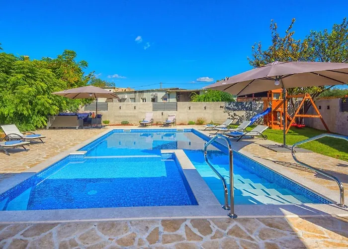 Tower With Private Pool, Sauna And Quads 빌라 Smilcic