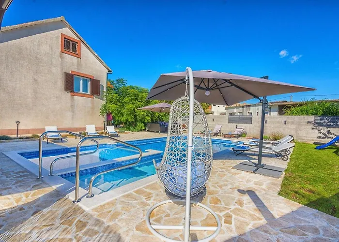 Tower With Private Pool, Sauna And Quads 빌라 Smilcic