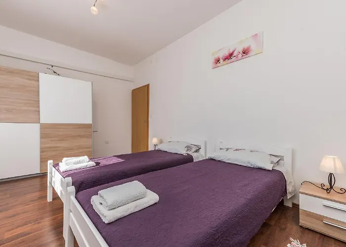 Tower With Private Pool, Sauna And Quads Smilcic