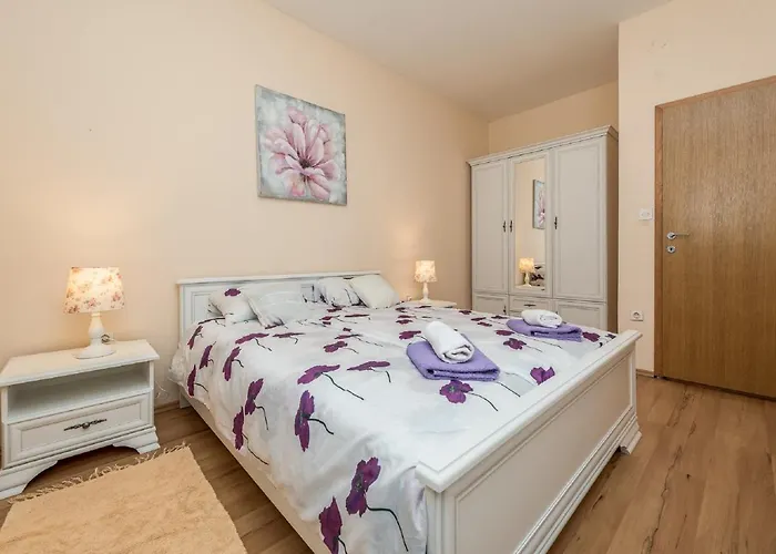 Tower With Private Pool, Sauna And Quads Smilcic