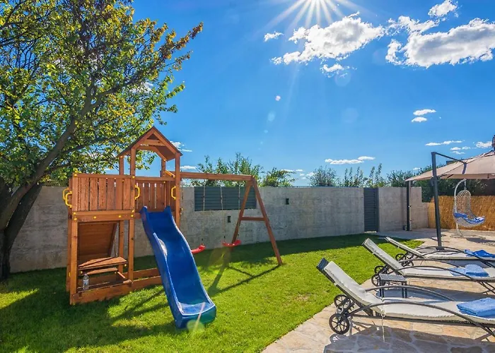 Vila Tower With Private Pool, Sauna And Quads Smilcic