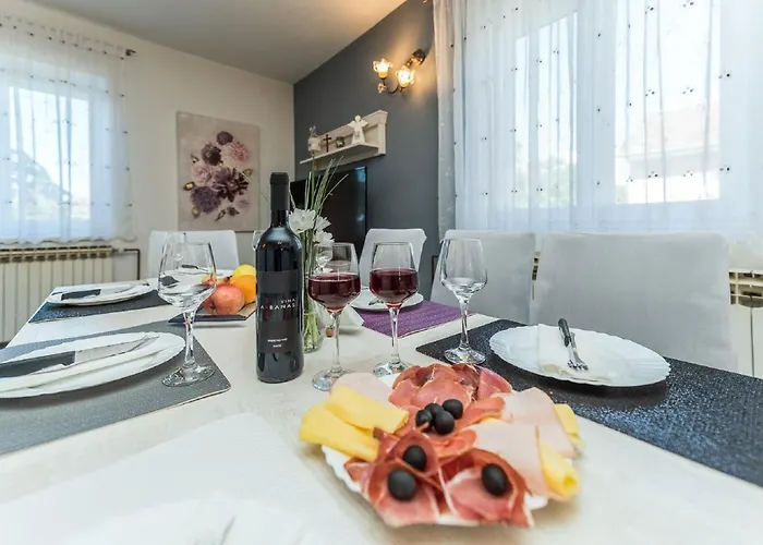 Vila Tower With Private Pool, Sauna And Quads Smilcic